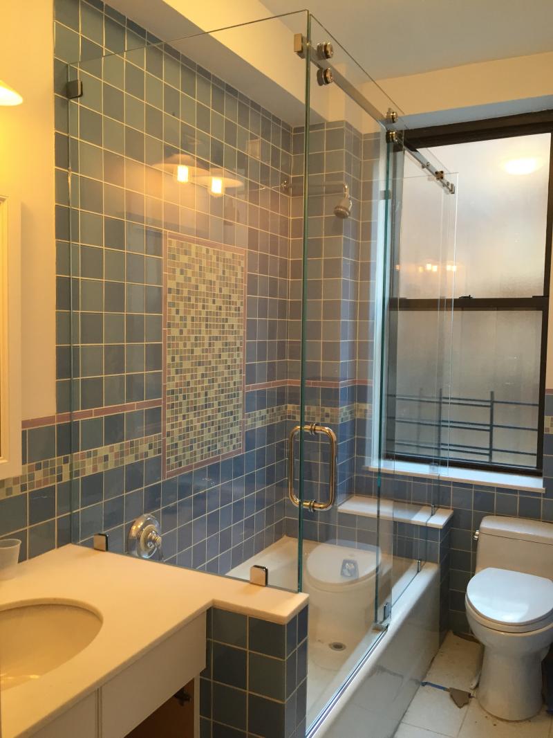 Tub shower with rolls